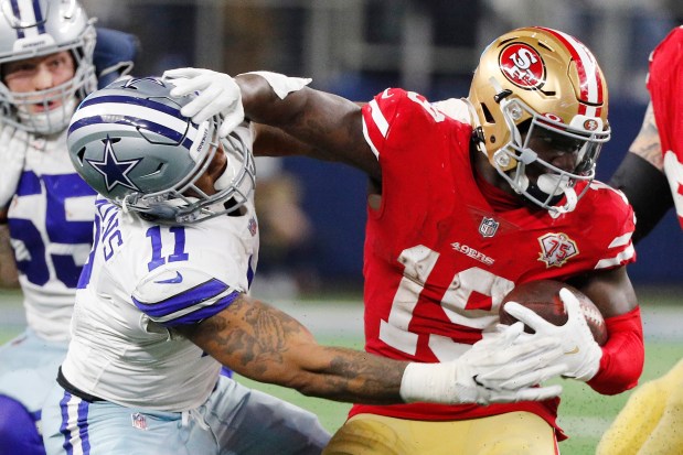 ARLINGTON, TEXAS - JANUARY 16: Micah Parsons #11 of the Dallas Cowboys attempts to tackle Deebo Samuel #19 of the San Francisco 49ers during the fourth quarter in the NFC Wild Card Playoff game at AT&T Stadium on January 16, 2022 in Arlington, Texas. (Photo by Richard Rodriguez/Getty Images)