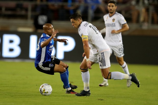 STANFORD, CALIFORNIA - SEPTEMBER 24: LA Galaxy's Javier Hernández (14) dribbles past San Jose Earthquakes' Judson (93) in the second half of their MLS California Clasico soccer match at Stanford Stadium in Stanford, Calif., on Saturday, Sept. 24, 2022. (Ray Chavez/Bay Area News Group)