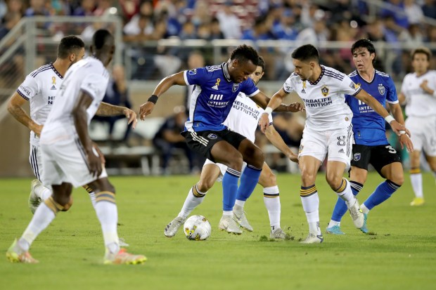 STANFORD, CALIFORNIA - SEPTEMBER 24: San Jose Earthquakes' Jeremy Ebobisse (11) dribbles against the LA Galaxy in the first half of their MLS California Clasico at Stanford Stadium in Stanford, Calif., on Saturday, Sept. 24, 2022. (Ray Chavez/Bay Area News Group)