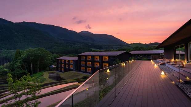 This hot spring ryokan is nestled between Mount Yufu and the rice fields of Oita.(Hoshino Resorts)