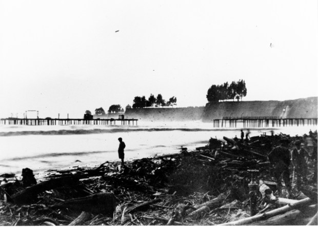 The Capitola Wharf, with a section torn out by a 1913 storm in nearly the same area of the structure that was taken out by the Jan. 5, 2023 storm. (courtesy of Capitola Historical Museum)