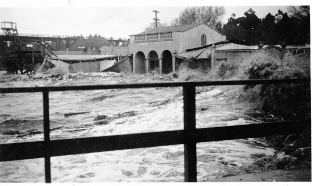 Storm hitting Capitola in 1926 with waves surging into the bathhouse/boathouse (courtesy of Capitola Historical Museum)