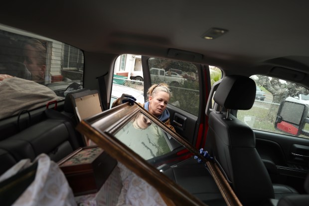 Kelly Slate packs a mirror in the back of a truck after her home was flooded on January 11, 2023 in Planada, California. (Photo by Justin Sullivan/Getty Images)
