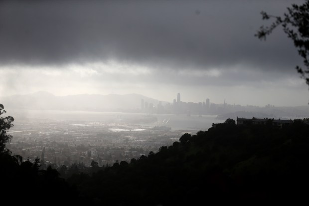 Fog and rain begins to move away from the Bay Area seen form Skyline Boulevard in Oakland, Calif., on Thursday, Jan. 5, 2023. (Ray Chavez/Bay Area News Group)