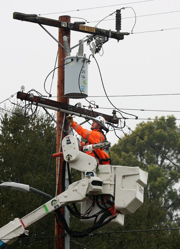 A PG&E worker keeps the power on in Santa Cruz on Wednesday. (Shmuel Thaler - Santa Cruz Sentinel)